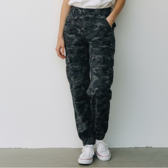 ELAN INTERNATIONAL - SIZE MEDIUM - CAMO CARGO JOGGERS - GOOD CONDITION B6 - Picture 2 of 12